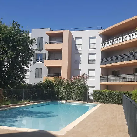 Terra Cais, Spacious 64m2, 2 Bedroom With Pool Apartment